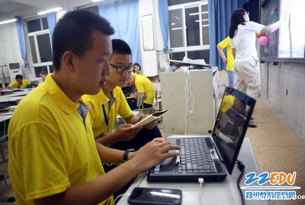 记者探访亚太青年学生领袖大会之创意实践课程