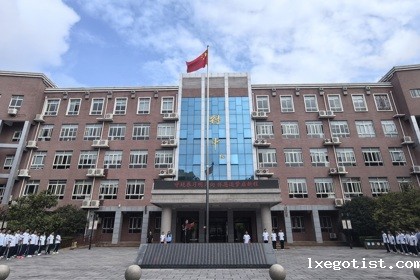 守规养习明方向，怀恩逐梦启新程——bevictor高一年级举行主题升旗仪式